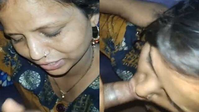 Village Sex bhabhi giving Desi Blowjob